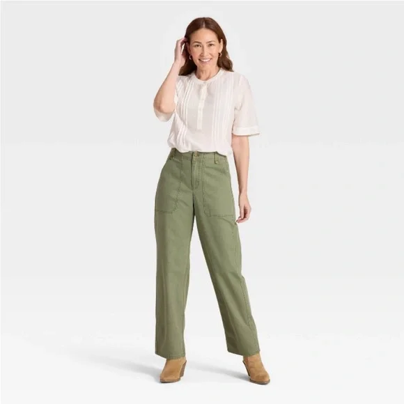 Women's Mid-Rise Straight Leg Cargo
Pants - Universal Thread™ Green new - Picture 3 of 7
